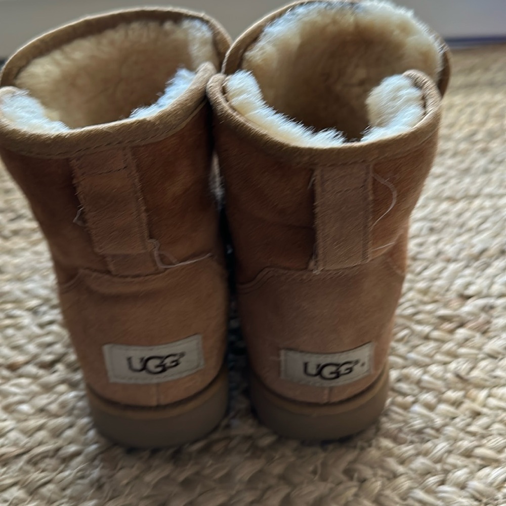 UGG Cory, Suede Ankle Shearling Short Boots, Chestnut, size 7